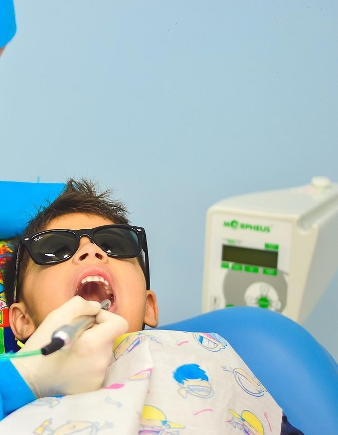 Primera revisión dental infantil y adaptación
